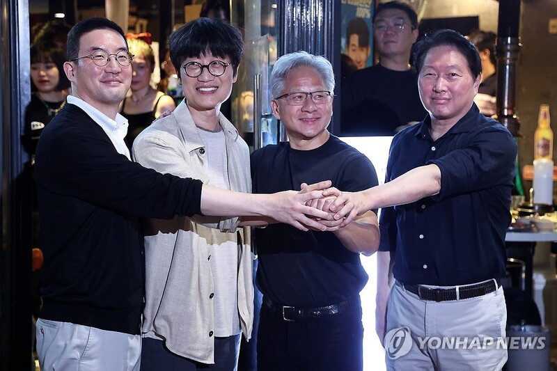 삼겹살·소맥에 2차 치킨까지…젠슨황과 총수들 